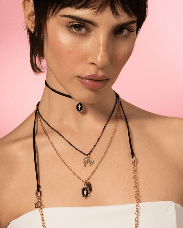 Charm Cross Noir - cb-cn 26 Charm Cross Noir - cb-cn 26